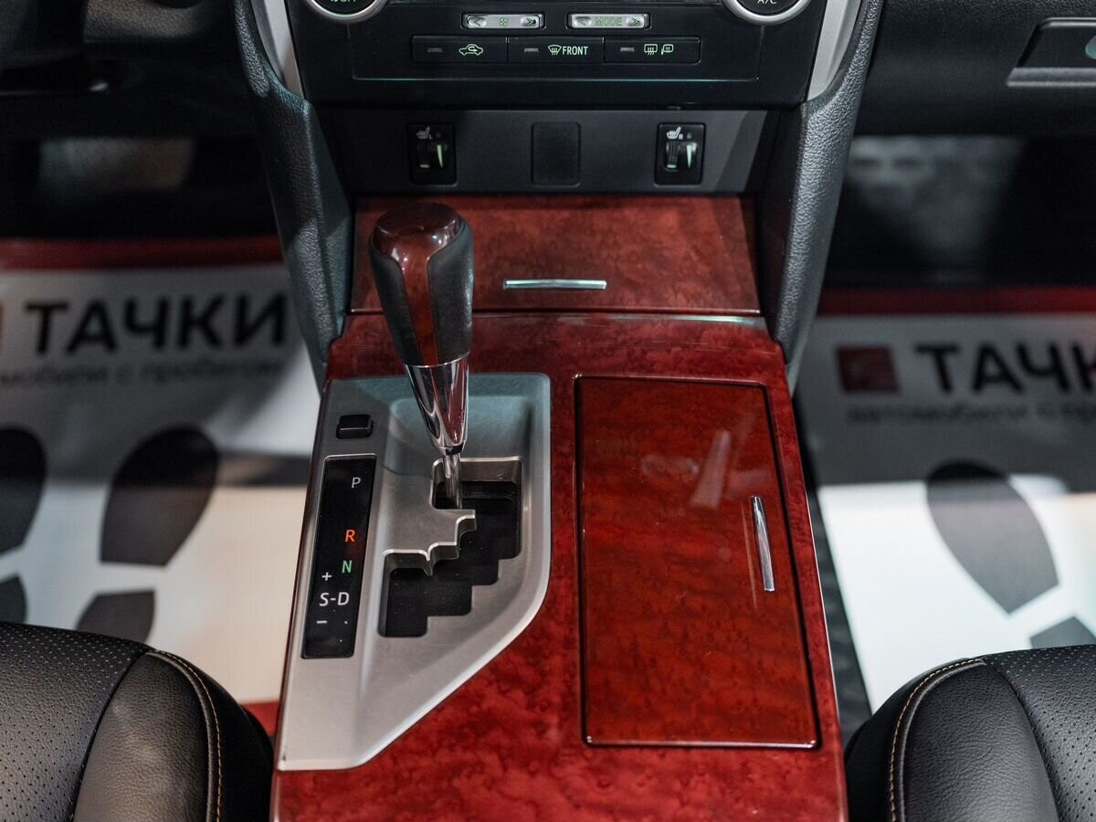 Toyota Camry 2013 - фото автомобиля