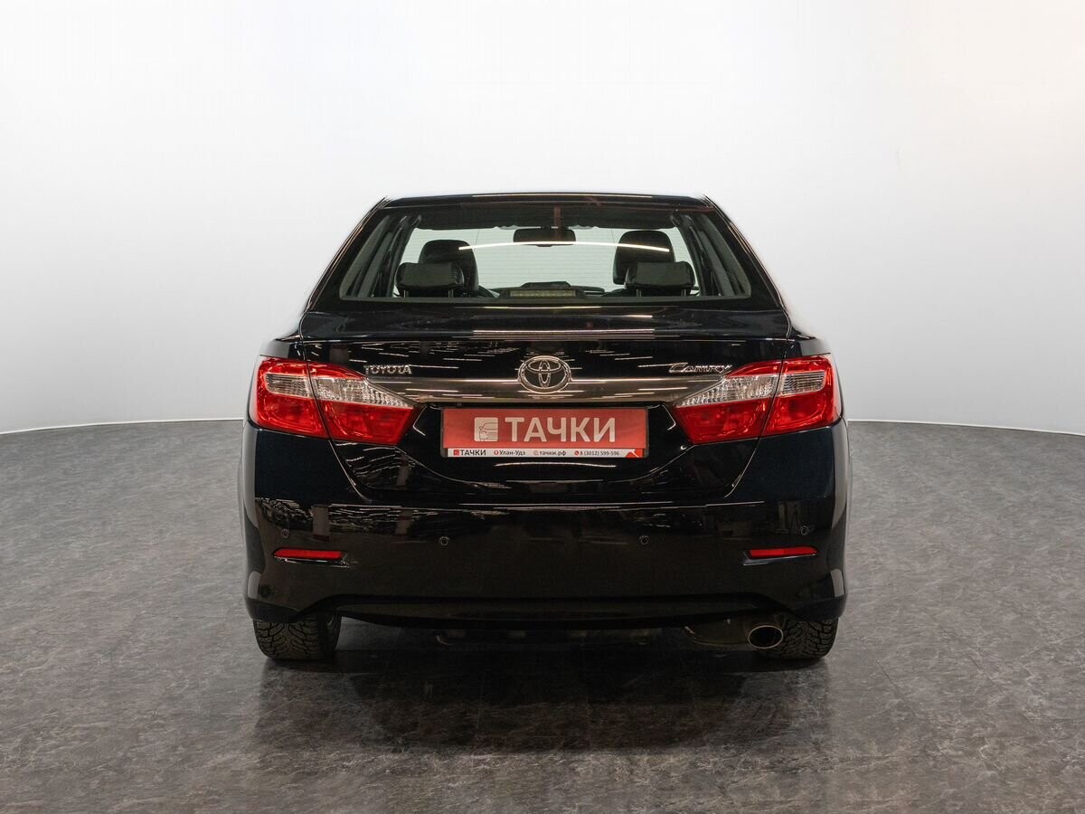 Toyota Camry 2013 - фото автомобиля