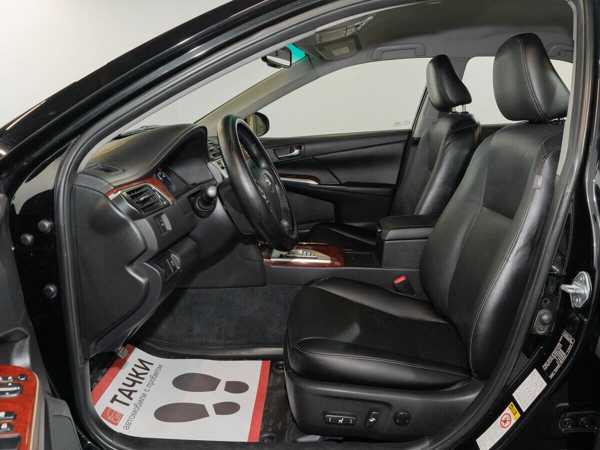 Toyota Camry 2013 - фото автомобиля