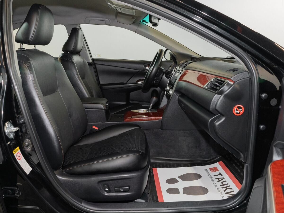 Toyota Camry 2013 - фото автомобиля