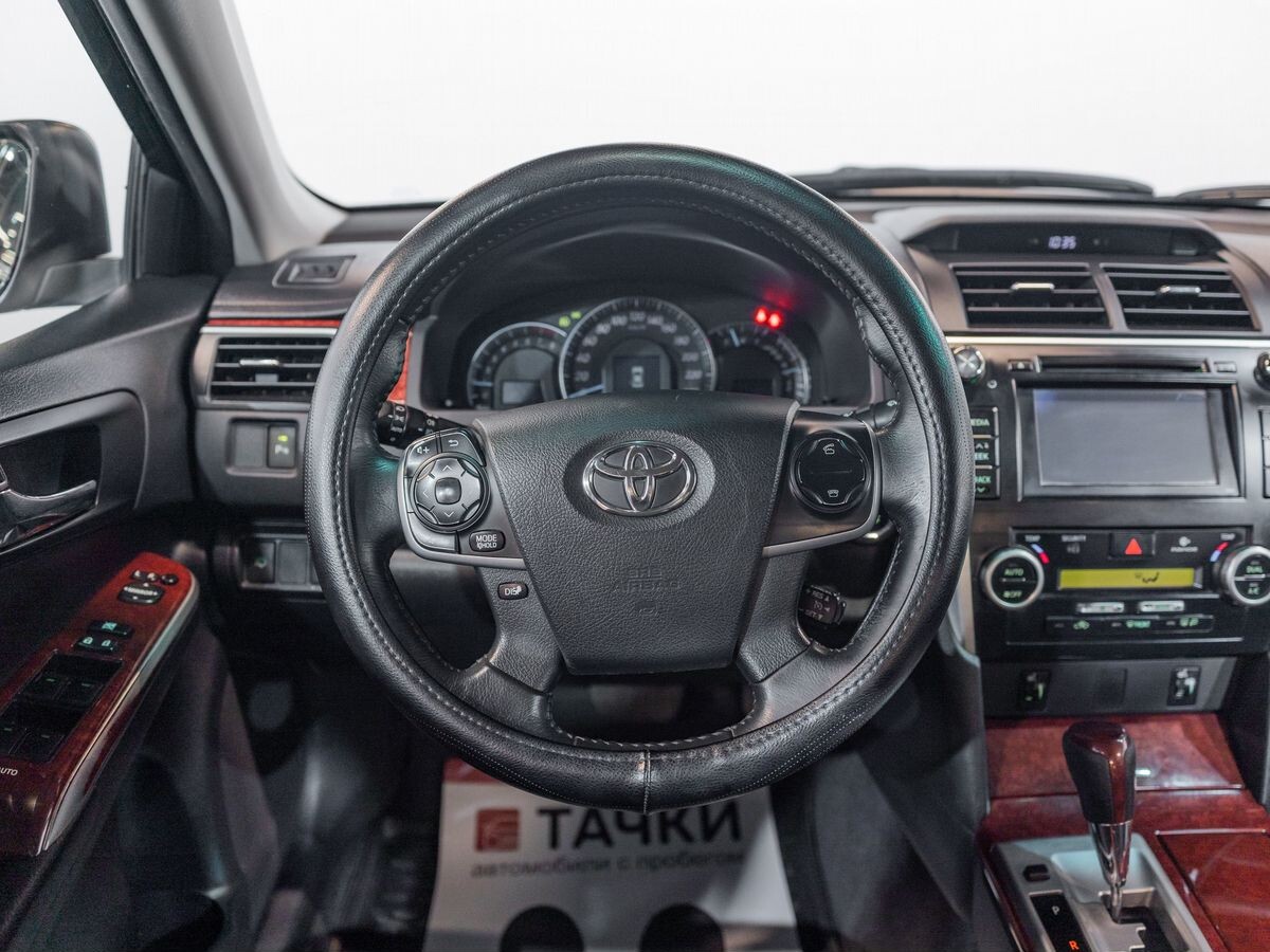 Toyota Camry 2013 - фото автомобиля