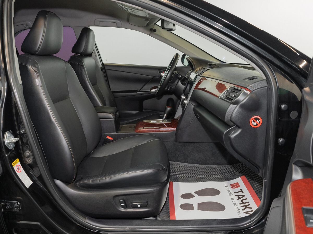 Toyota Camry 2014 - фото автомобиля