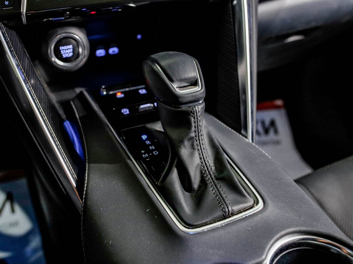 Toyota Venza 2022 - фото автомобиля