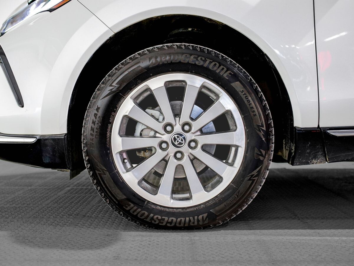 Toyota Venza 2022 - фото автомобиля