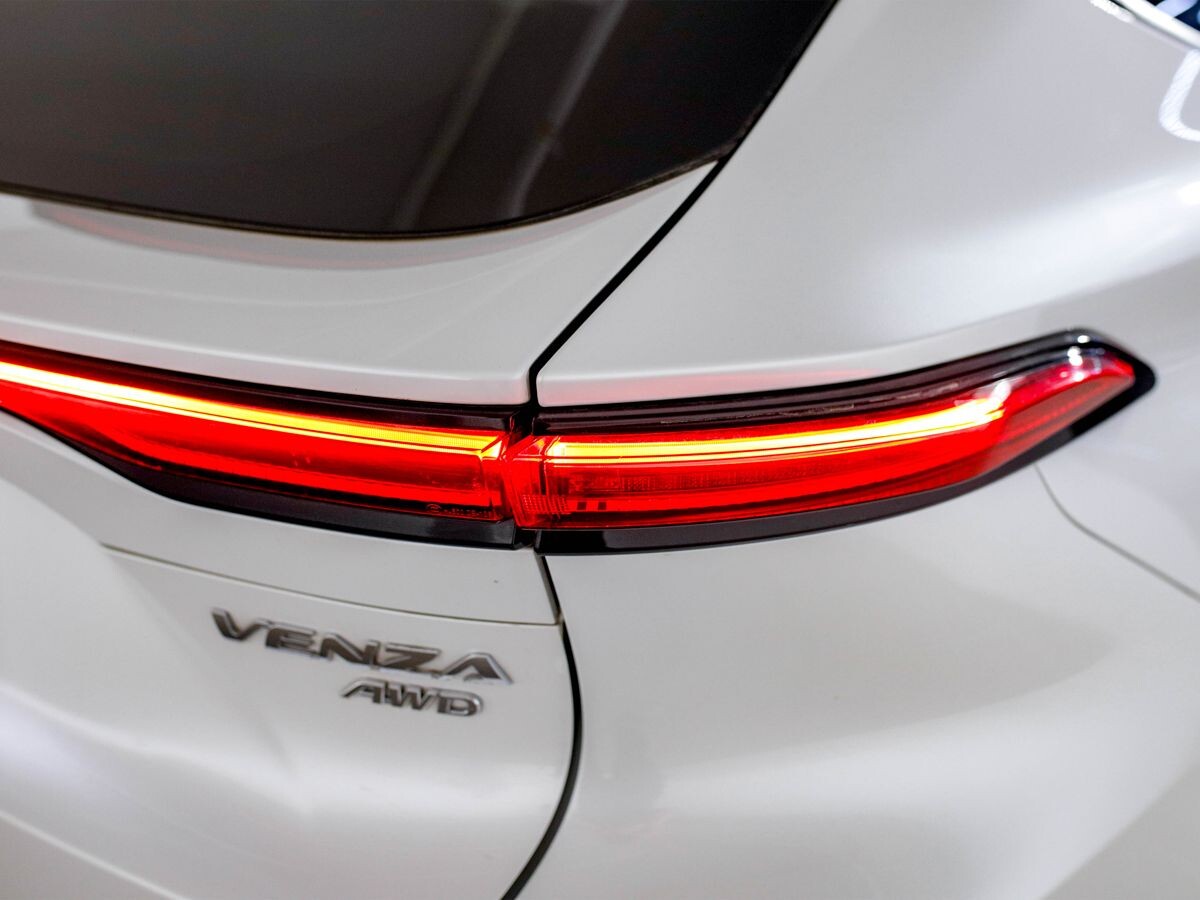 Toyota Venza 2022 - фото автомобиля