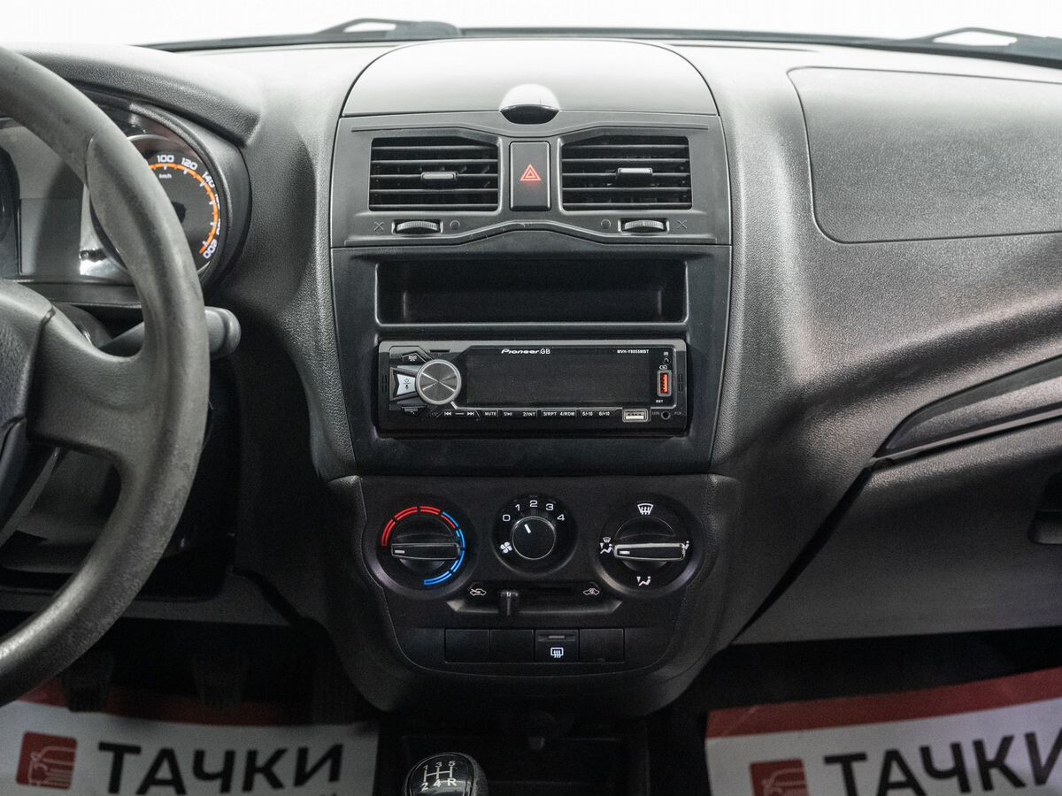Лада Гранта 2019 - фото автомобиля