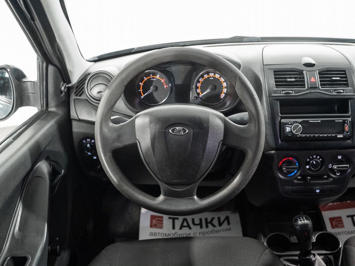 Лада Гранта 2019 - фото автомобиля