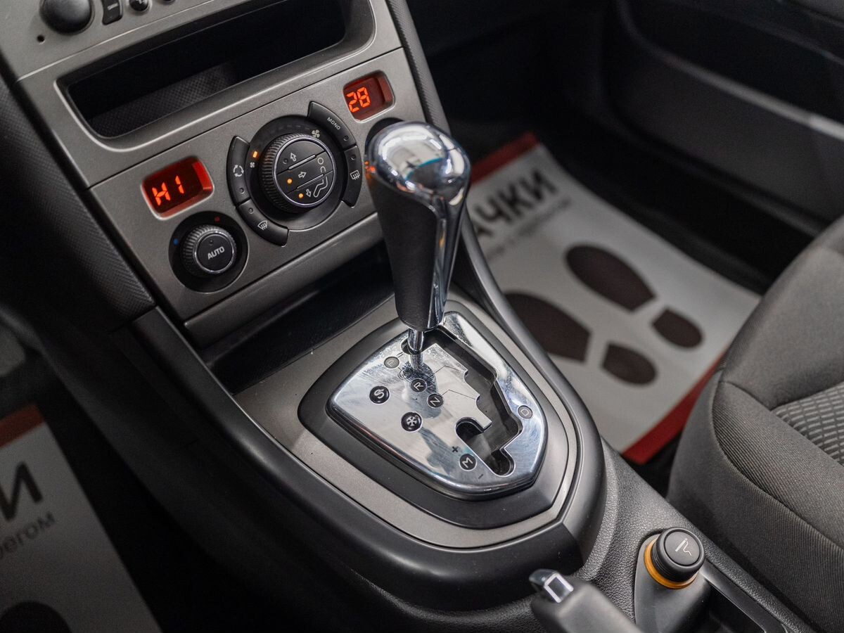 Peugeot 308 2008 - фото автомобиля