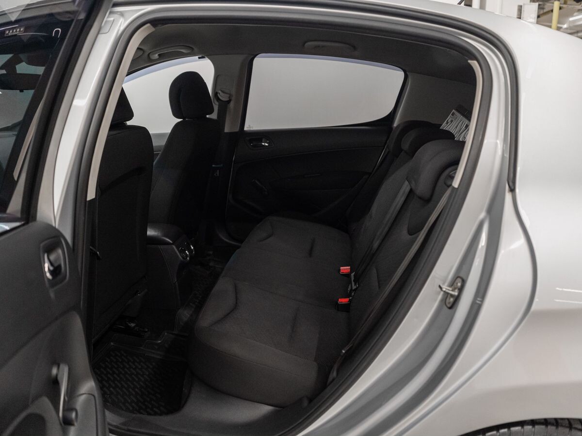 Peugeot 308 2008 - фото автомобиля