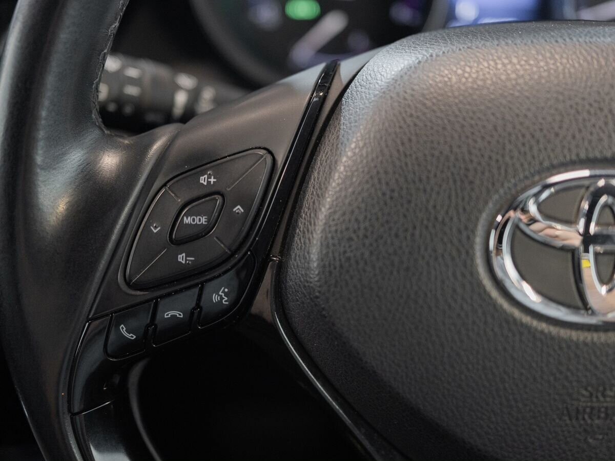 Toyota C-HR 2017 - фото автомобиля