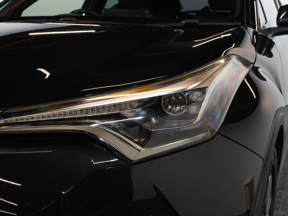 Toyota C-HR 2017 - фото автомобиля