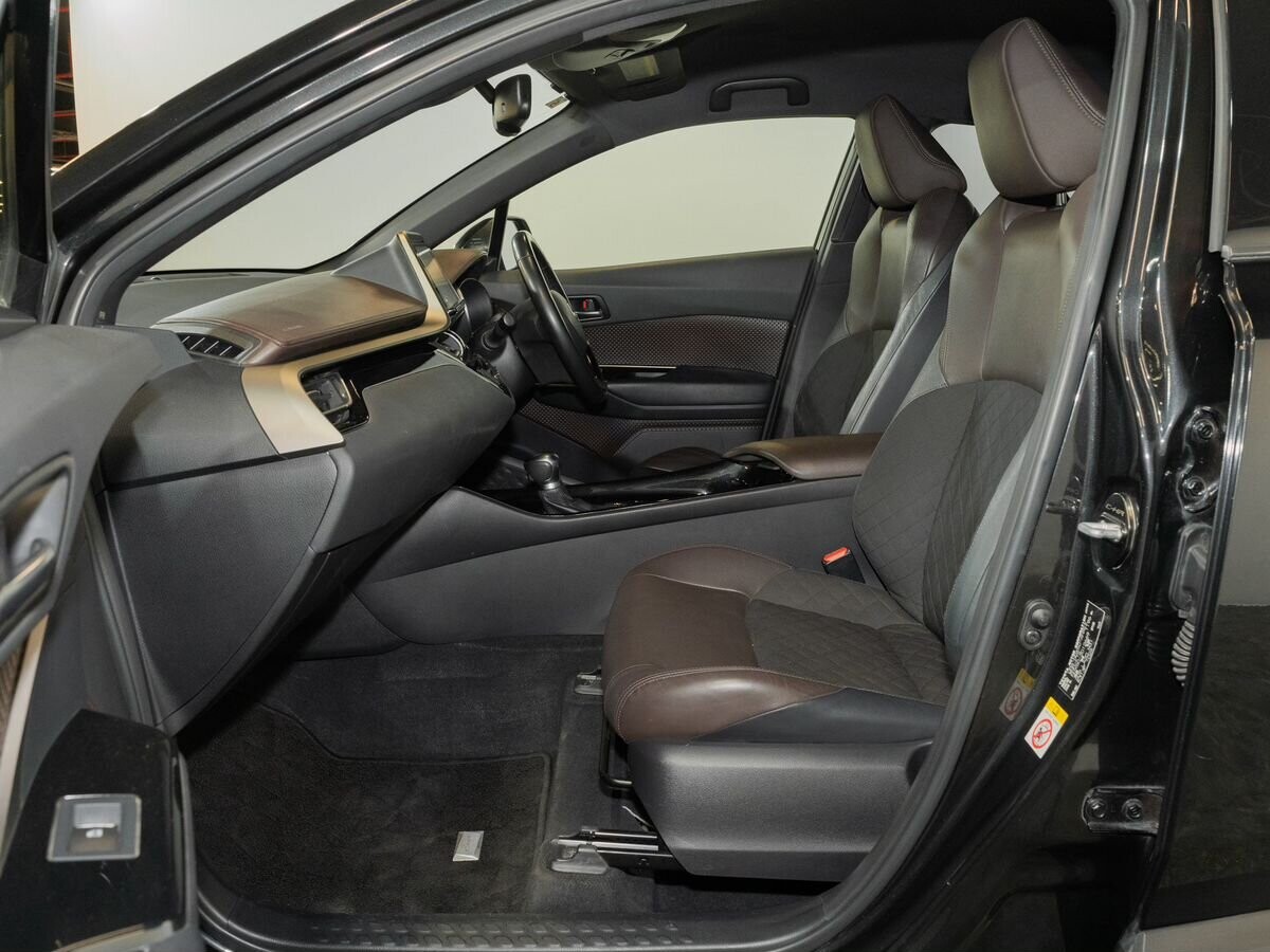 Toyota C-HR 2017 - фото автомобиля