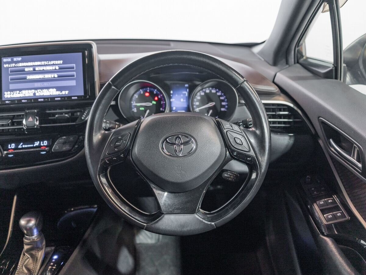 Toyota C-HR 2017 - фото автомобиля
