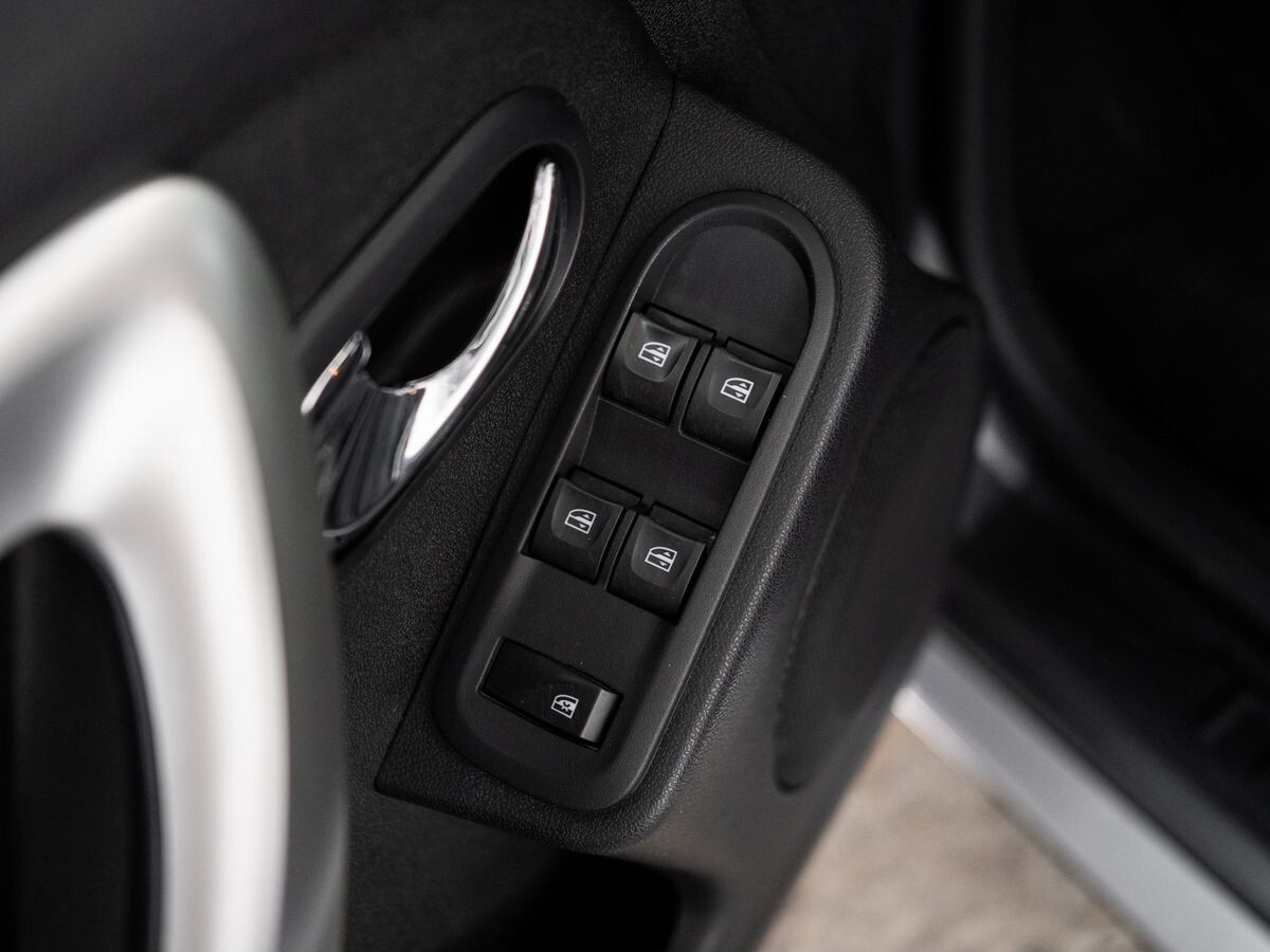 Nissan Terrano 2019 - фото автомобиля