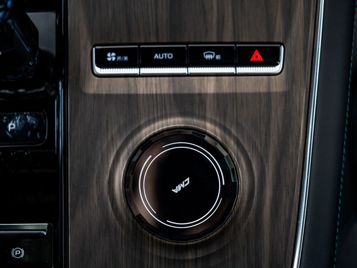 Geely Monjaro 2025 - фото автомобиля