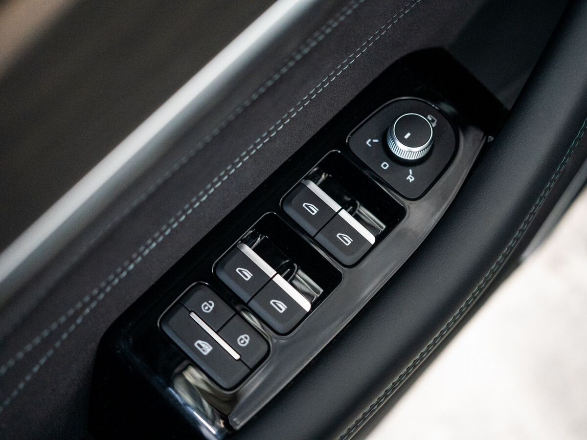 Geely Monjaro 2025 - фото автомобиля