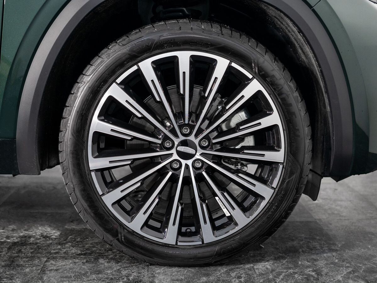 Geely Monjaro 2025 - фото автомобиля