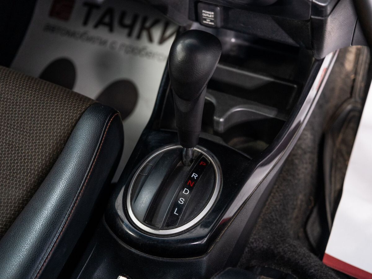 Honda Fit Shuttle 2012 - фото автомобиля