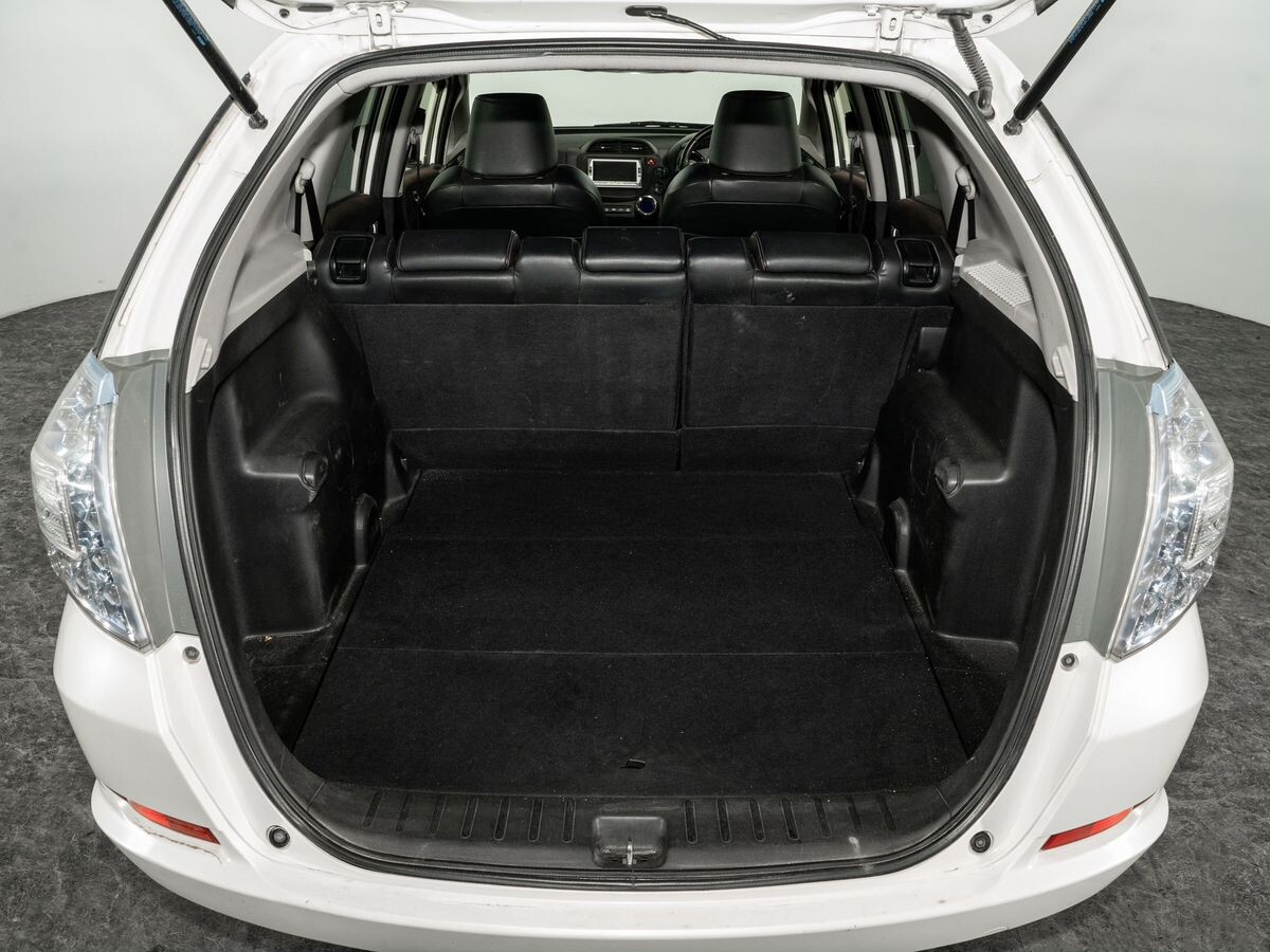 Honda Fit Shuttle 2012 - фото автомобиля