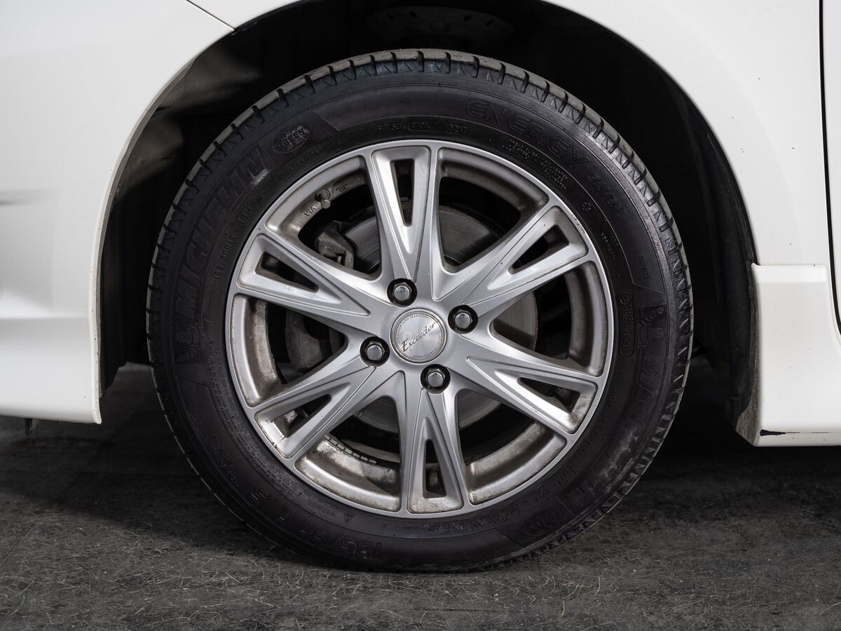 Honda Fit Shuttle 2012 - фото автомобиля