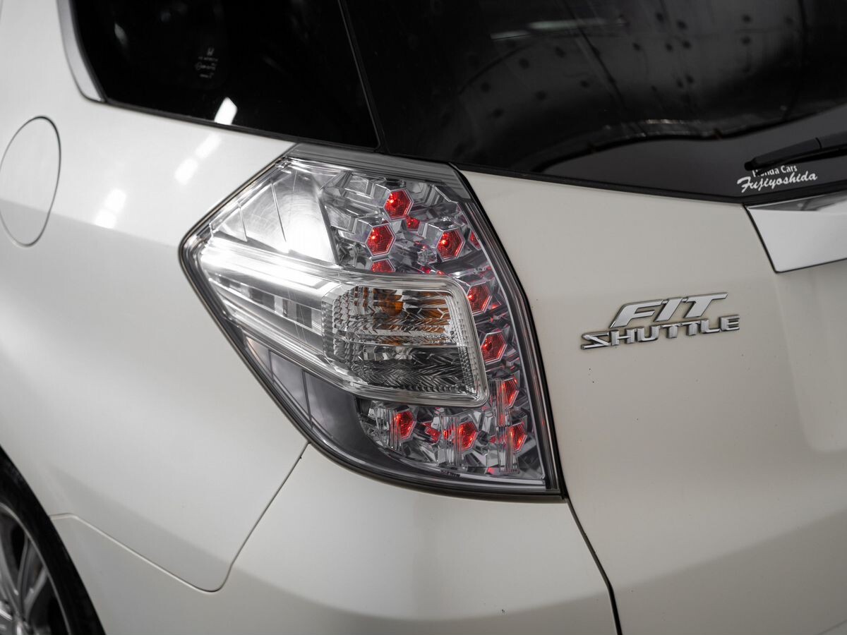 Honda Fit Shuttle 2012 - фото автомобиля