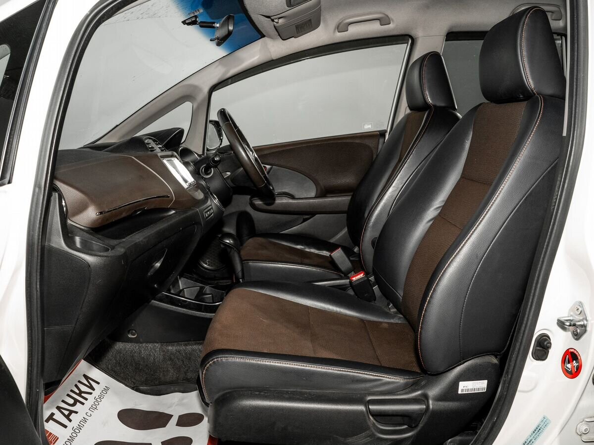 Honda Fit Shuttle 2012 - фото автомобиля