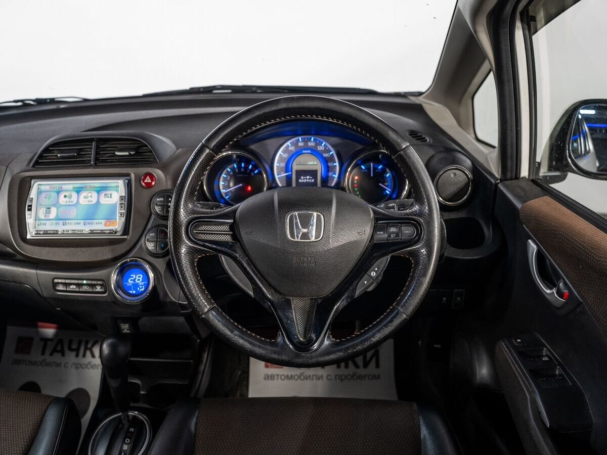 Honda Fit Shuttle 2012 - фото автомобиля