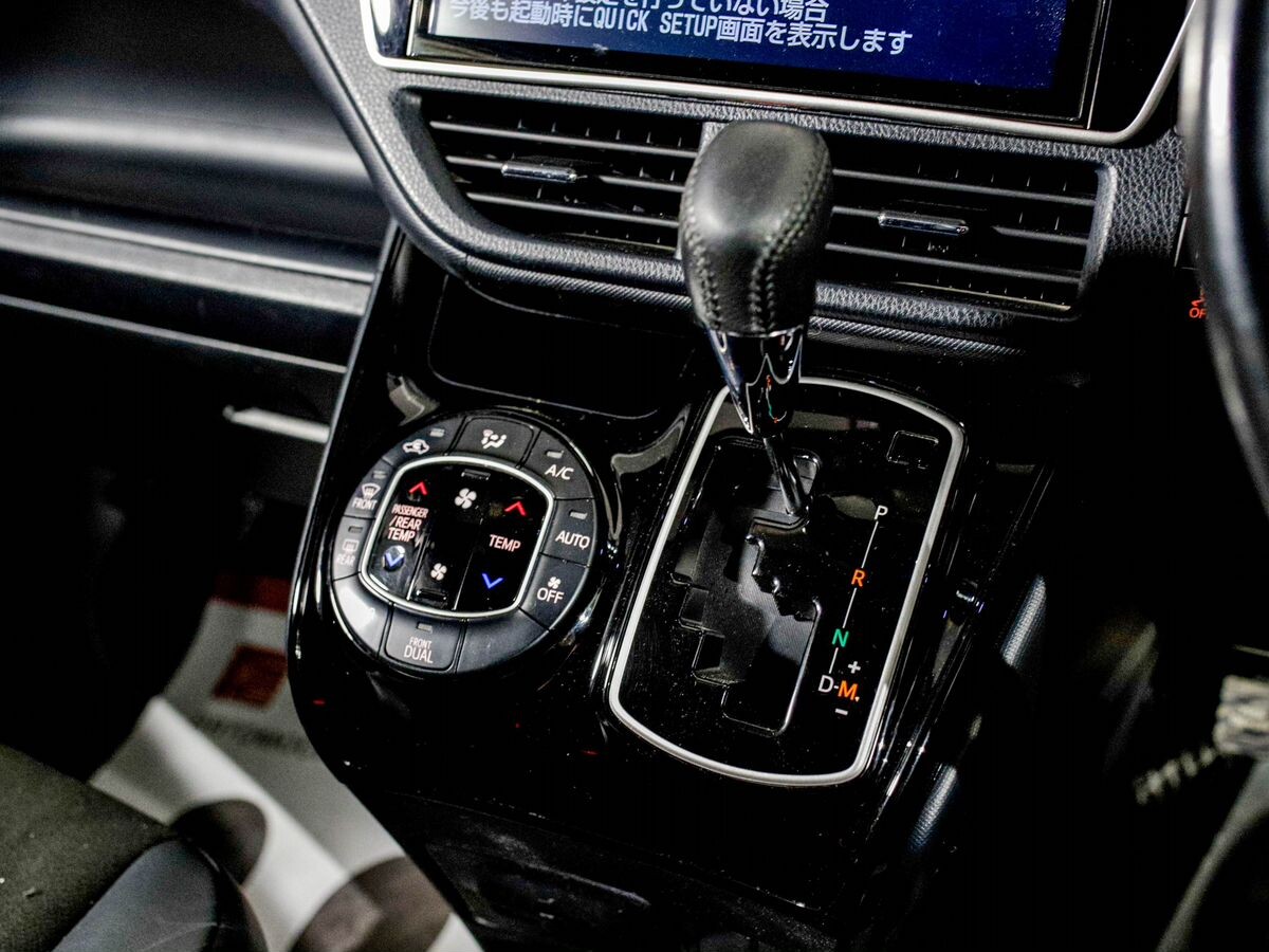 Toyota Noah 2020 - фото автомобиля