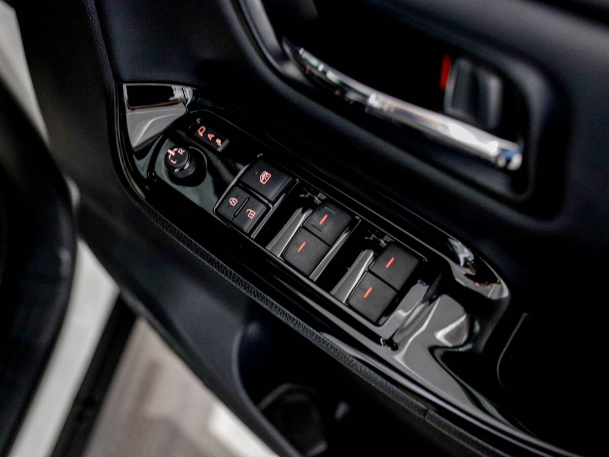 Toyota Noah 2020 - фото автомобиля