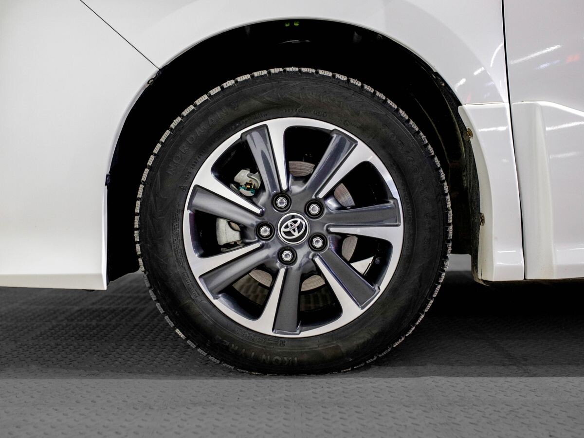 Toyota Noah 2020 - фото автомобиля