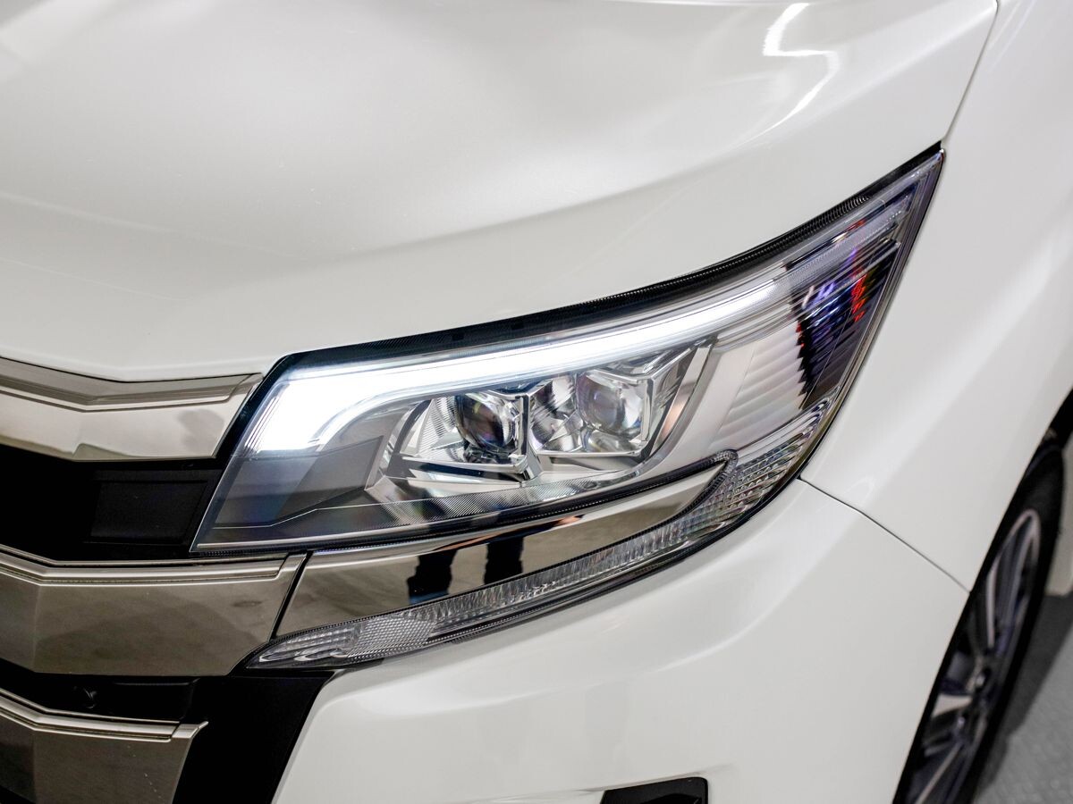 Toyota Noah 2020 - фото автомобиля