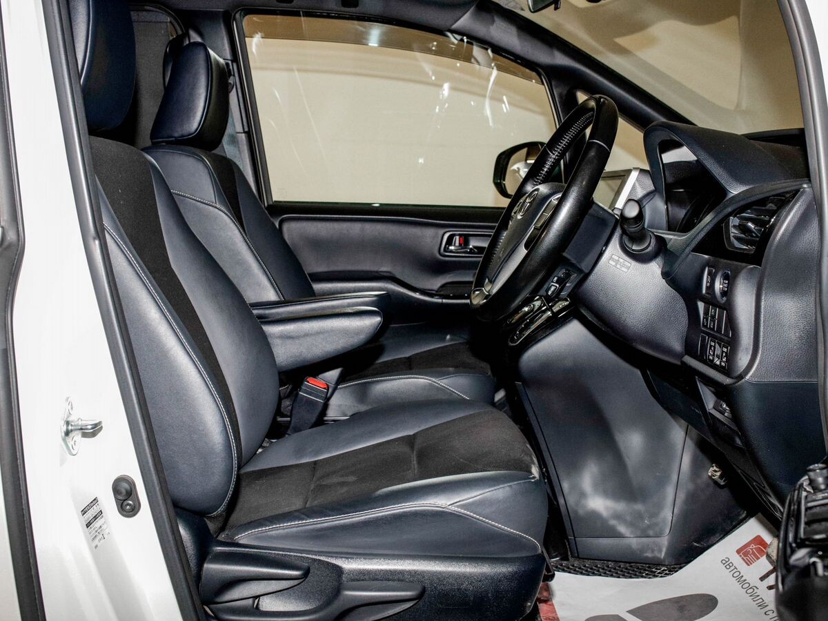 Toyota Noah 2020 - фото автомобиля