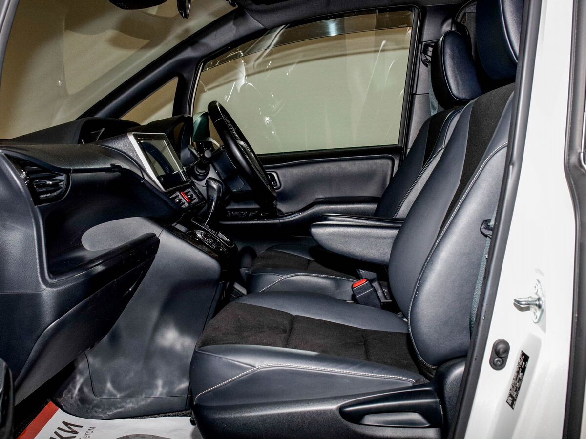 Toyota Noah 2020 - фото автомобиля