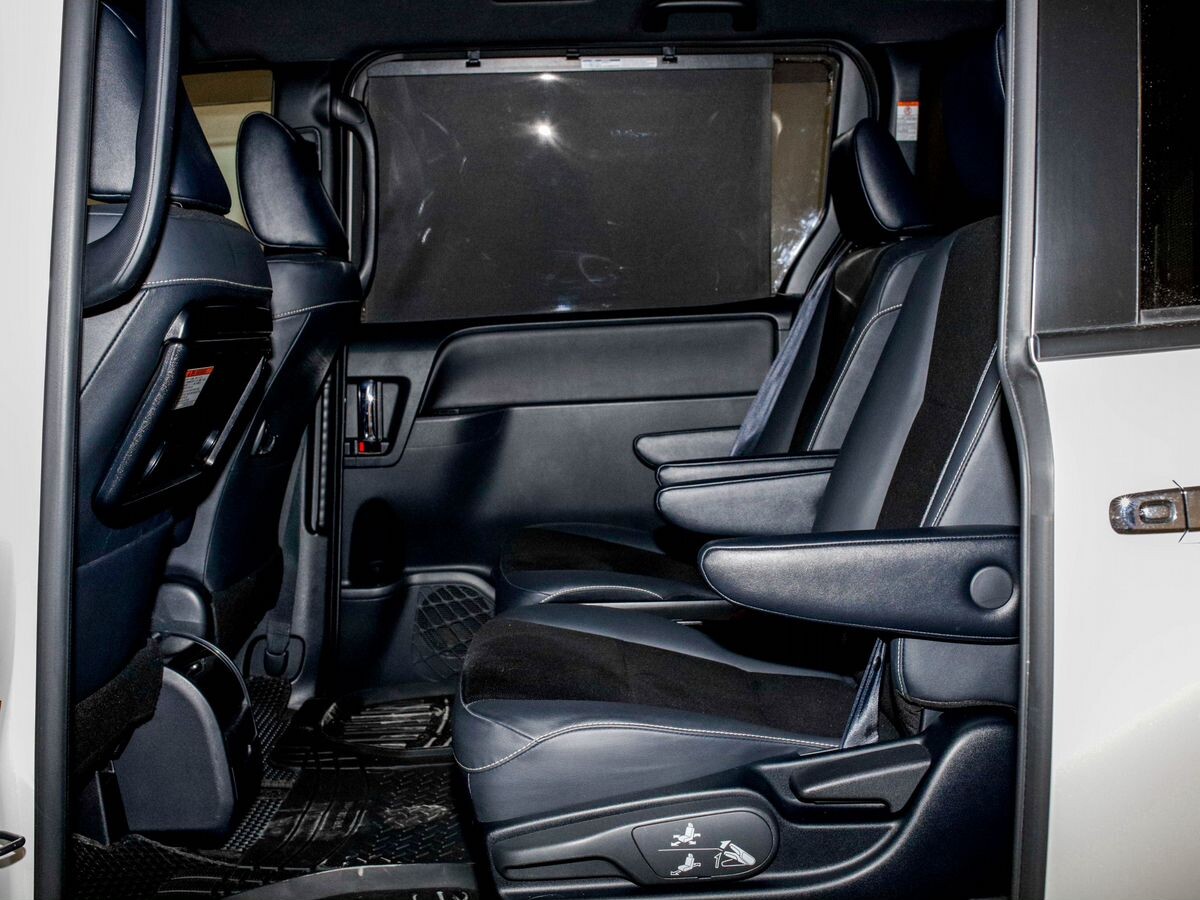 Toyota Noah 2020 - фото автомобиля