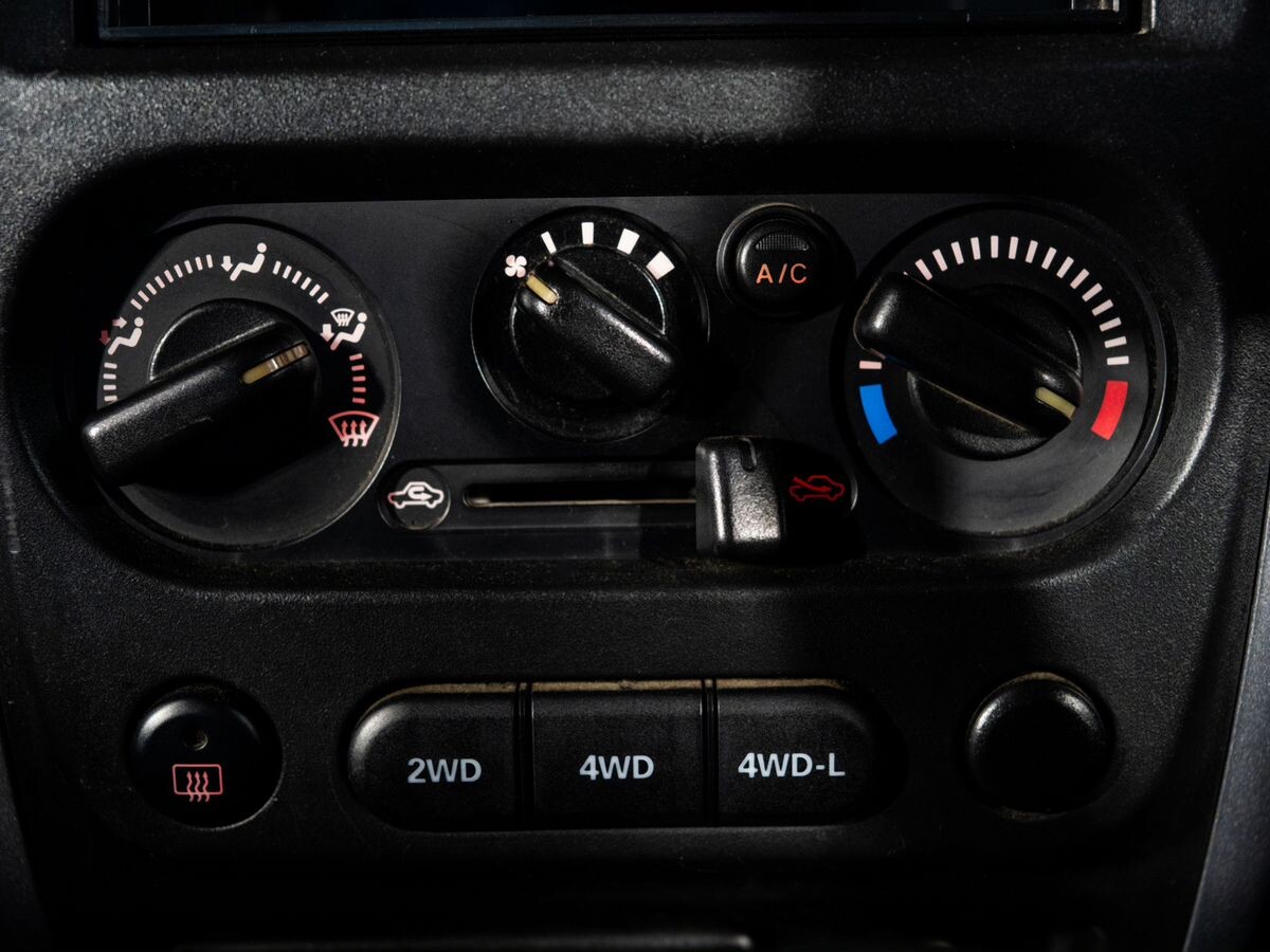 Suzuki Jimny 2015 - фото автомобиля