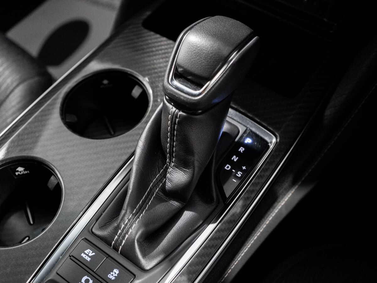 Toyota Crown 2019 - фото автомобиля