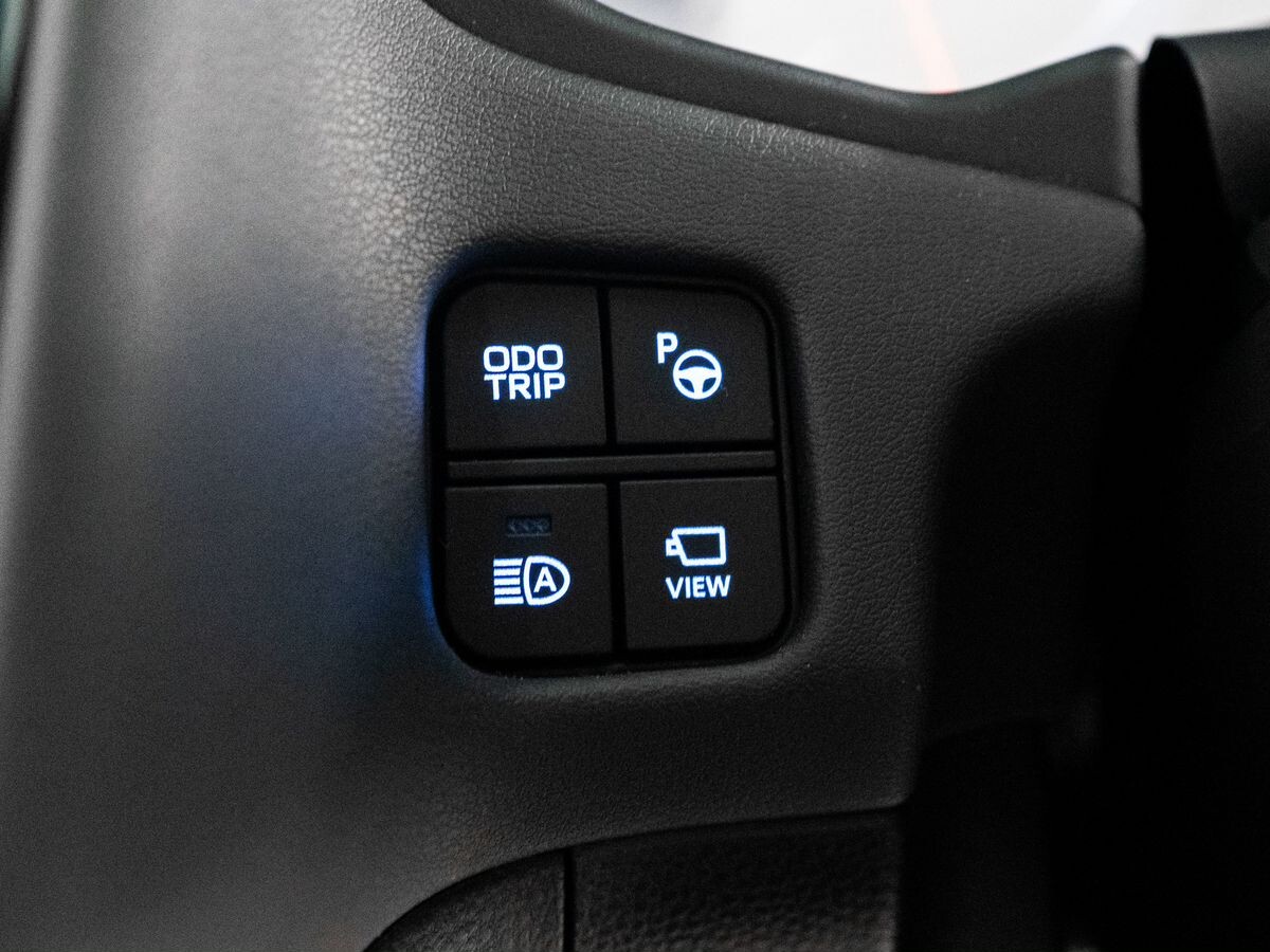 Toyota Crown 2019 - фото автомобиля
