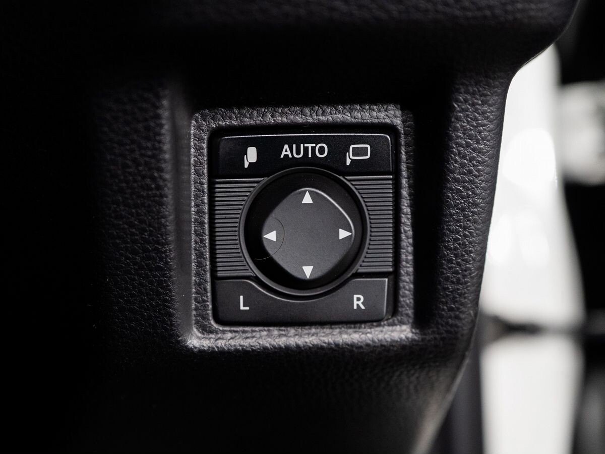 Toyota Crown 2019 - фото автомобиля