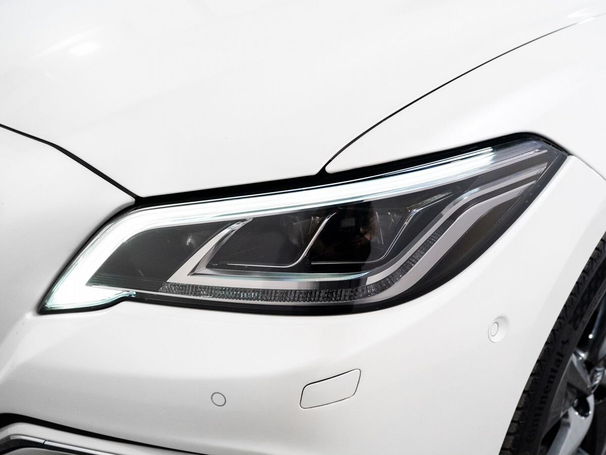 Toyota Crown 2019 - фото автомобиля