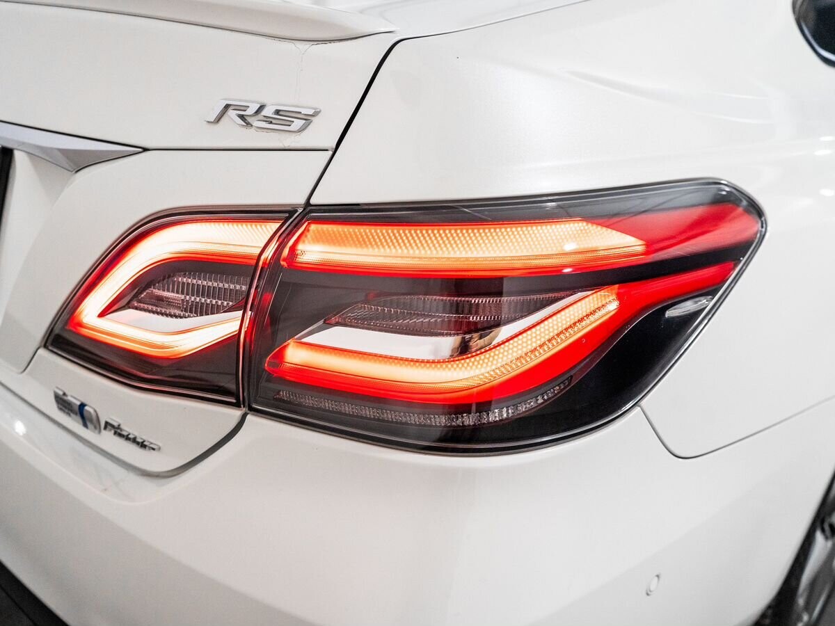 Toyota Crown 2019 - фото автомобиля
