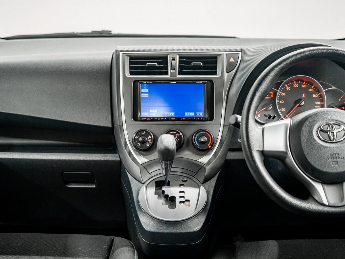 Toyota Ractis 2011 - фото автомобиля