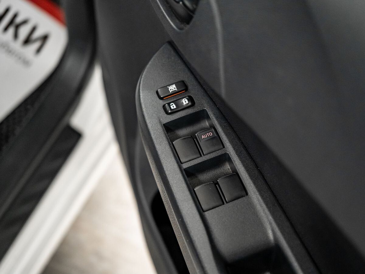 Toyota Ractis 2011 - фото автомобиля