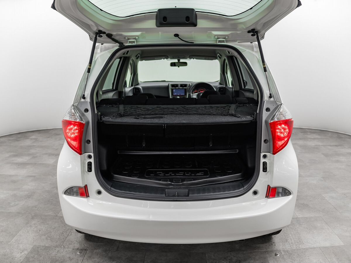 Toyota Ractis 2011 - фото автомобиля