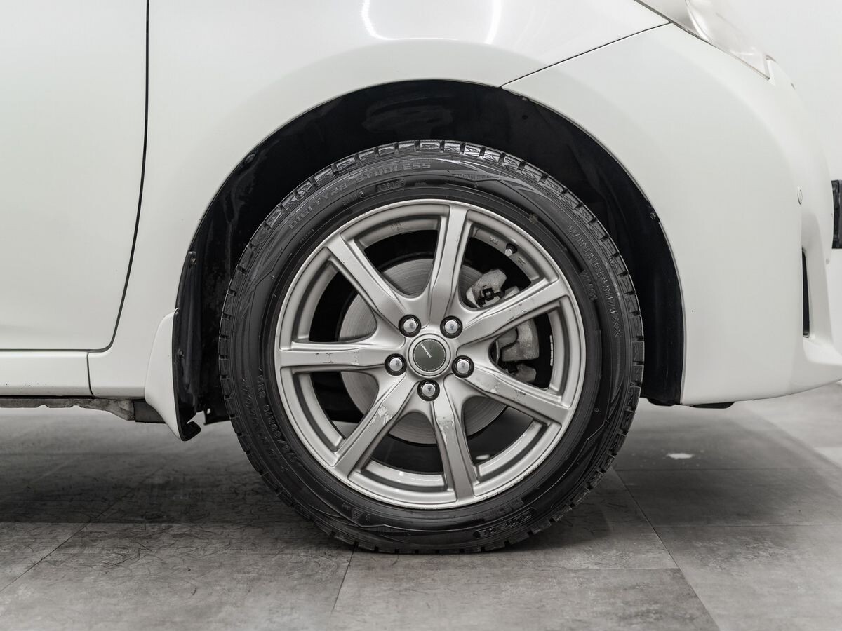 Toyota Ractis 2011 - фото автомобиля