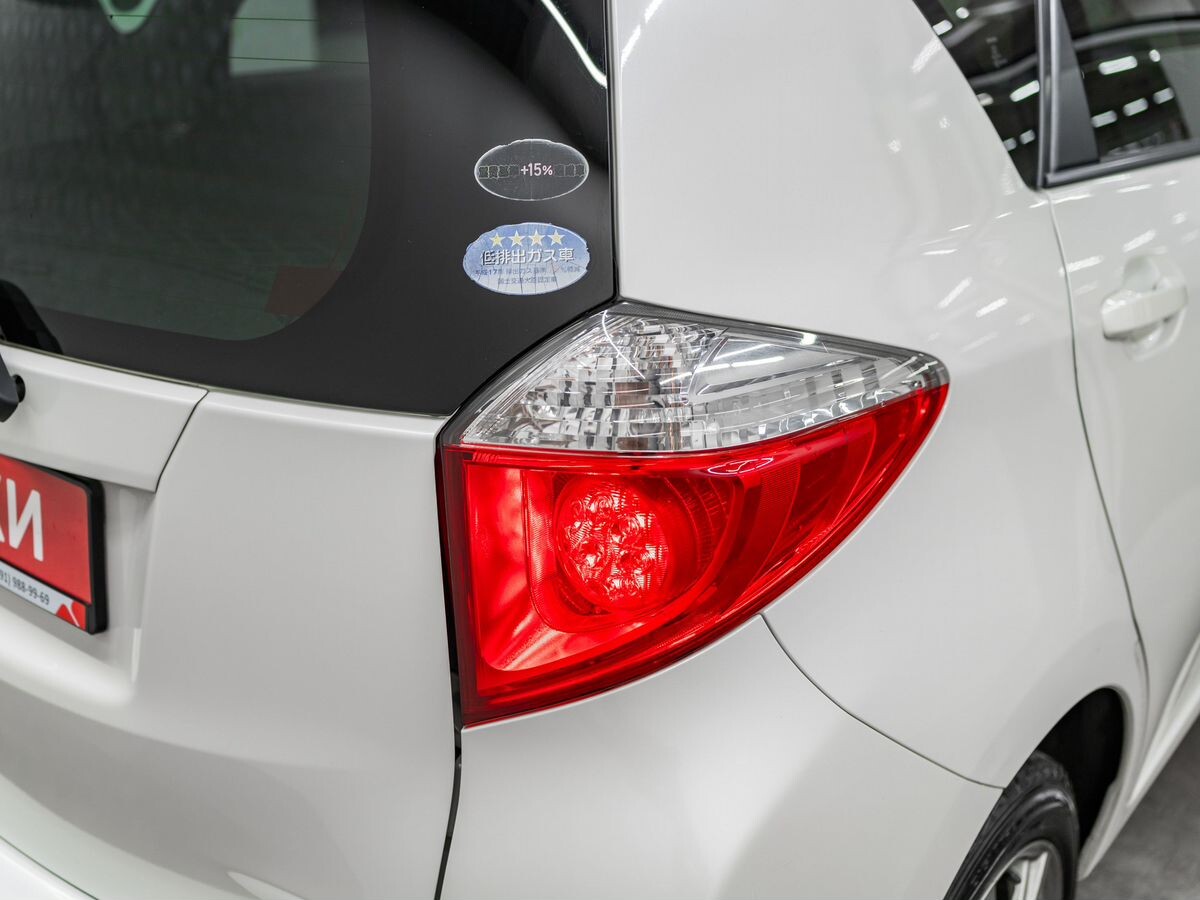 Toyota Ractis 2011 - фото автомобиля
