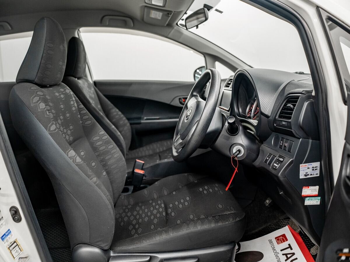 Toyota Ractis 2011 - фото автомобиля