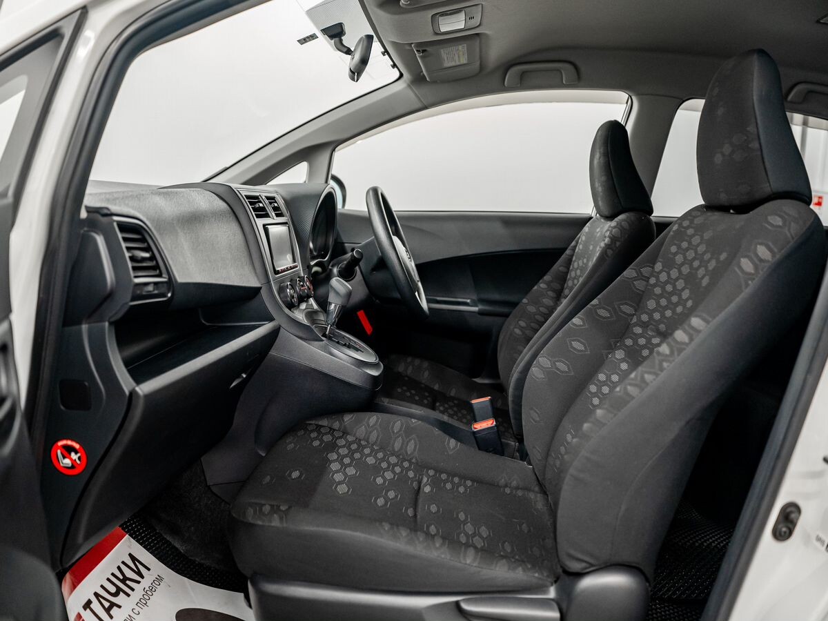 Toyota Ractis 2011 - фото автомобиля