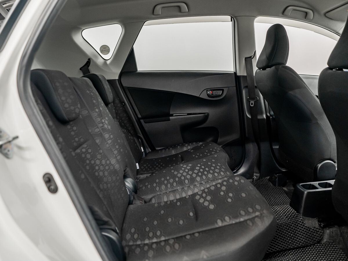 Toyota Ractis 2011 - фото автомобиля
