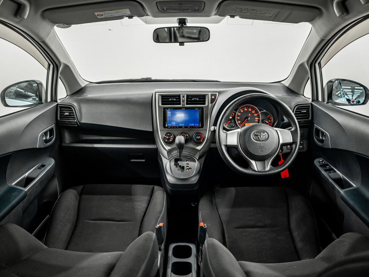 Toyota Ractis 2011 - фото автомобиля
