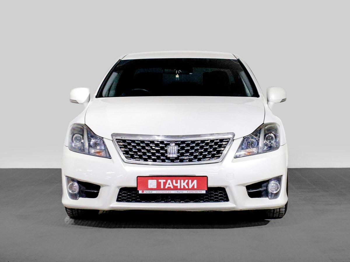 Toyota Crown 2010 - фото автомобиля